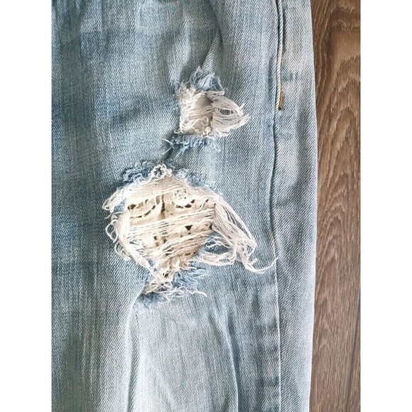 Free People Distressed Jeans Size 27 Crochet Lace Relaxed Ella Blue  Raw Hem - Picture 9 of 14